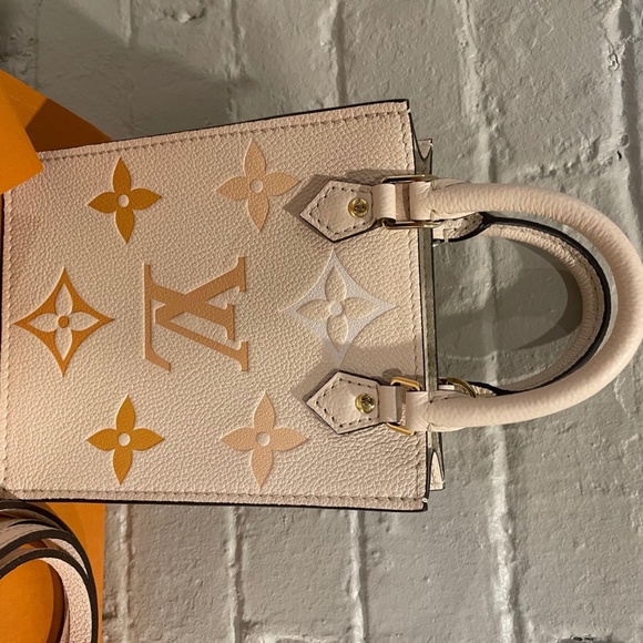 SOLD Louis Vuitton le petit sac plat - Picture 3 of 11